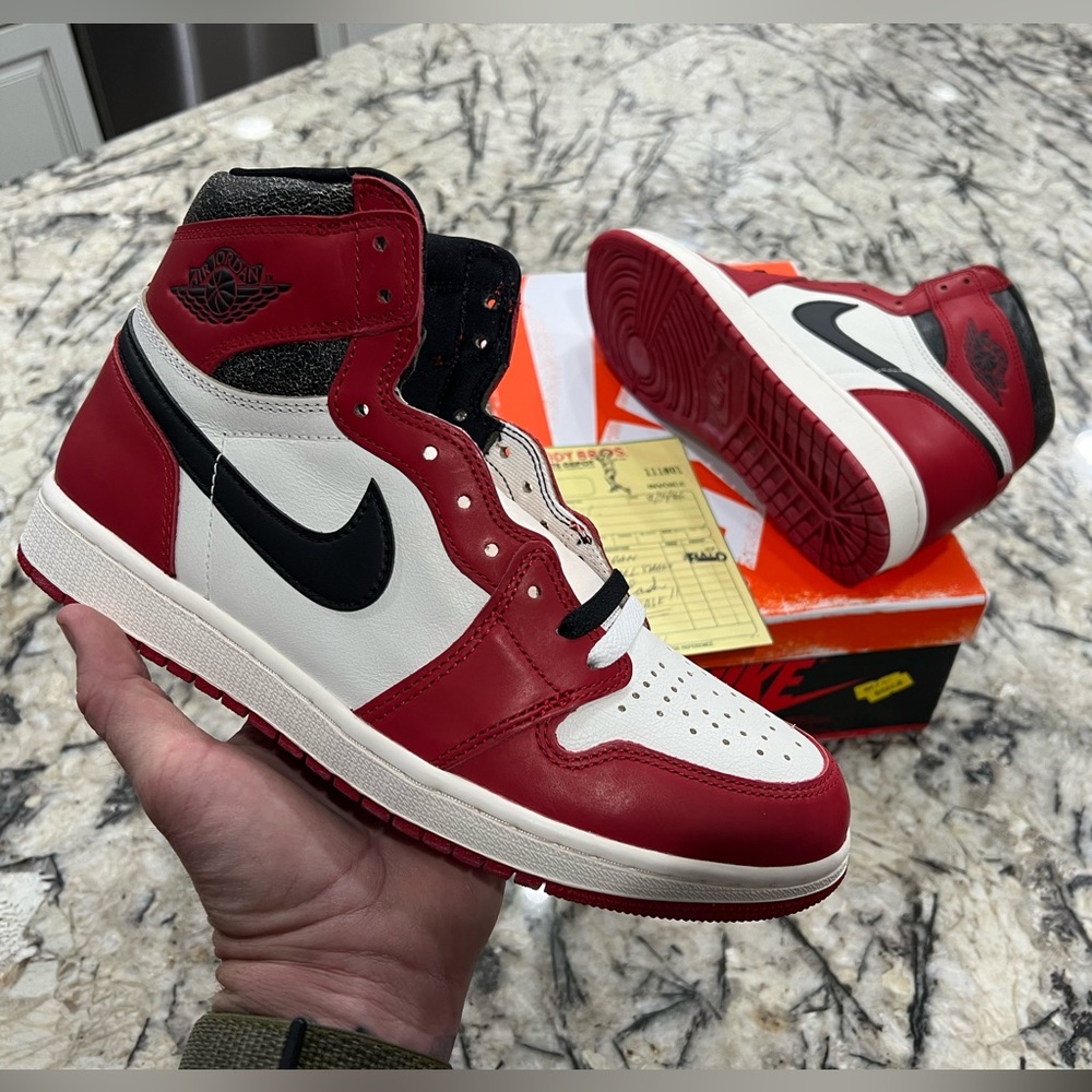 Jordan 1 Retro High OG
Chicago Lost and Found SIZE 10 - Picture 1 of 5